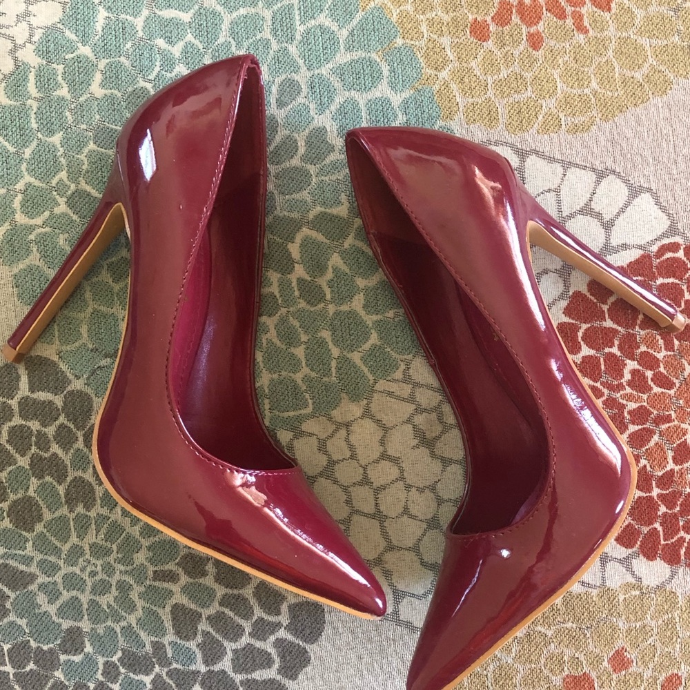 Pointed toe, red heels